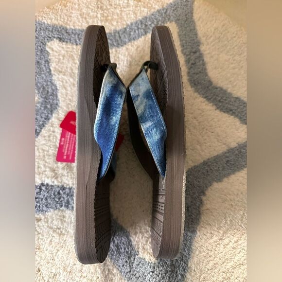 Muk Luks blue and white tie dye sandals - Picture 6 of 10
